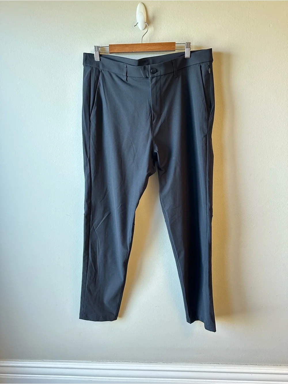 lululemon 36 Tall athletica black waistband with gray care tag